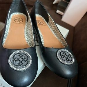 Black Daisy Fuentes Flats. Size 9.5